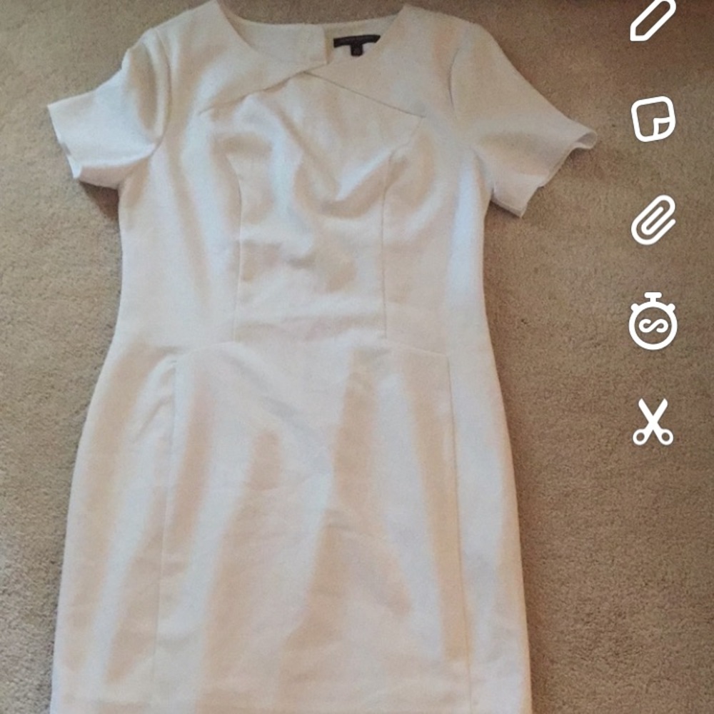 White Banana Republic dress 👗.